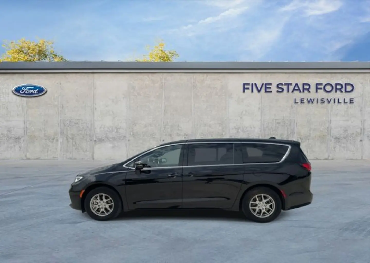 2025 Chrysler Pacifica Select photo 5