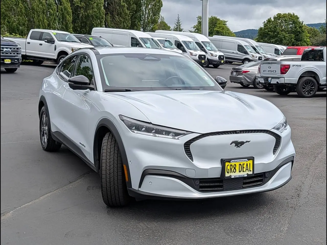 2023 Ford Mustang-Mach-e Select photo 4