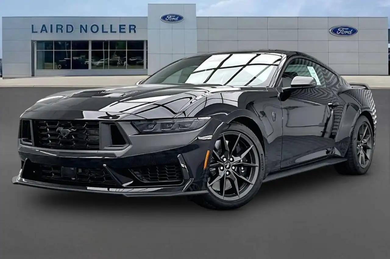 2026 Ford Mustang Dark Horse's photo