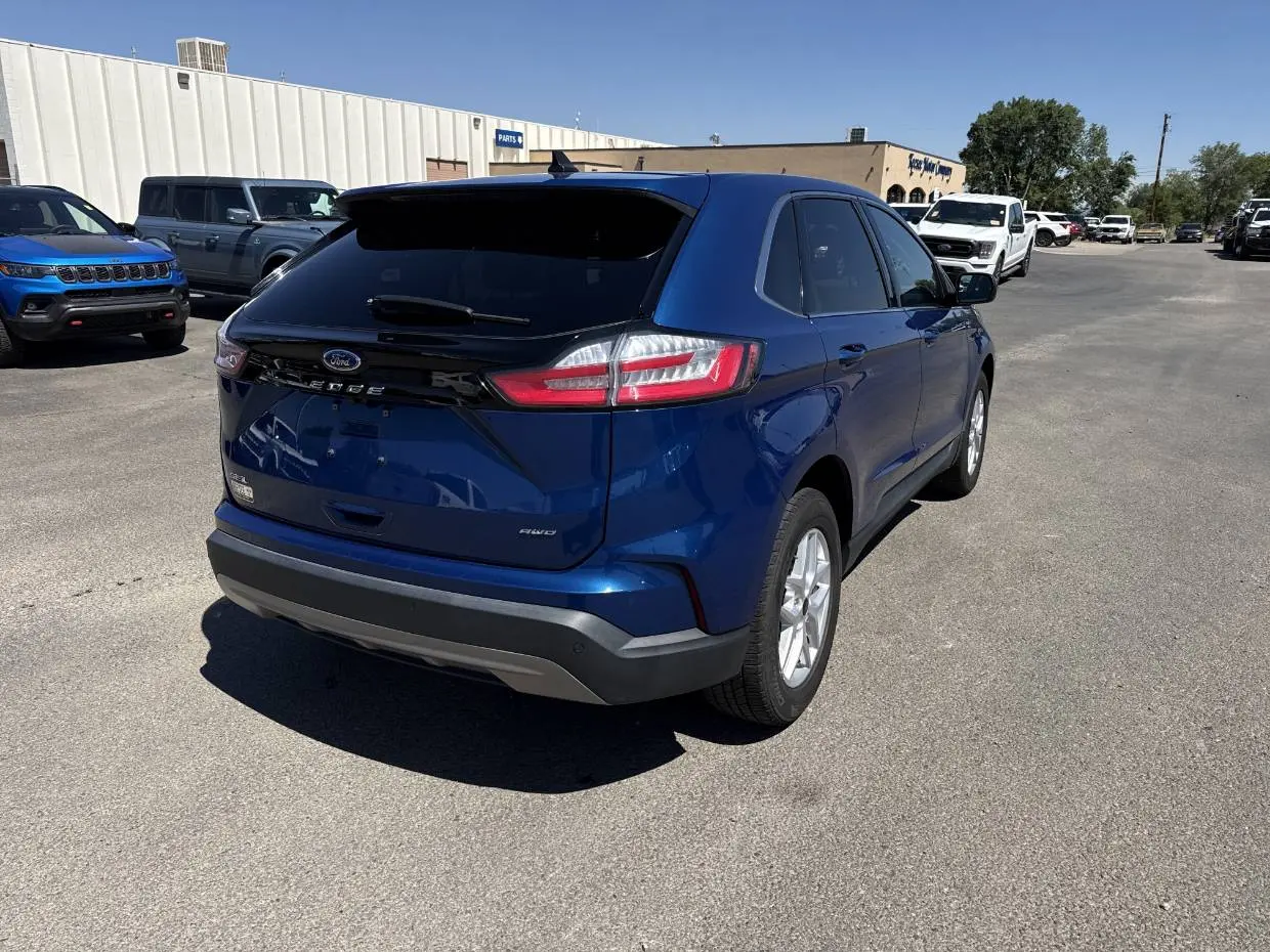 2024 Ford Edge SEL AWD photo 5