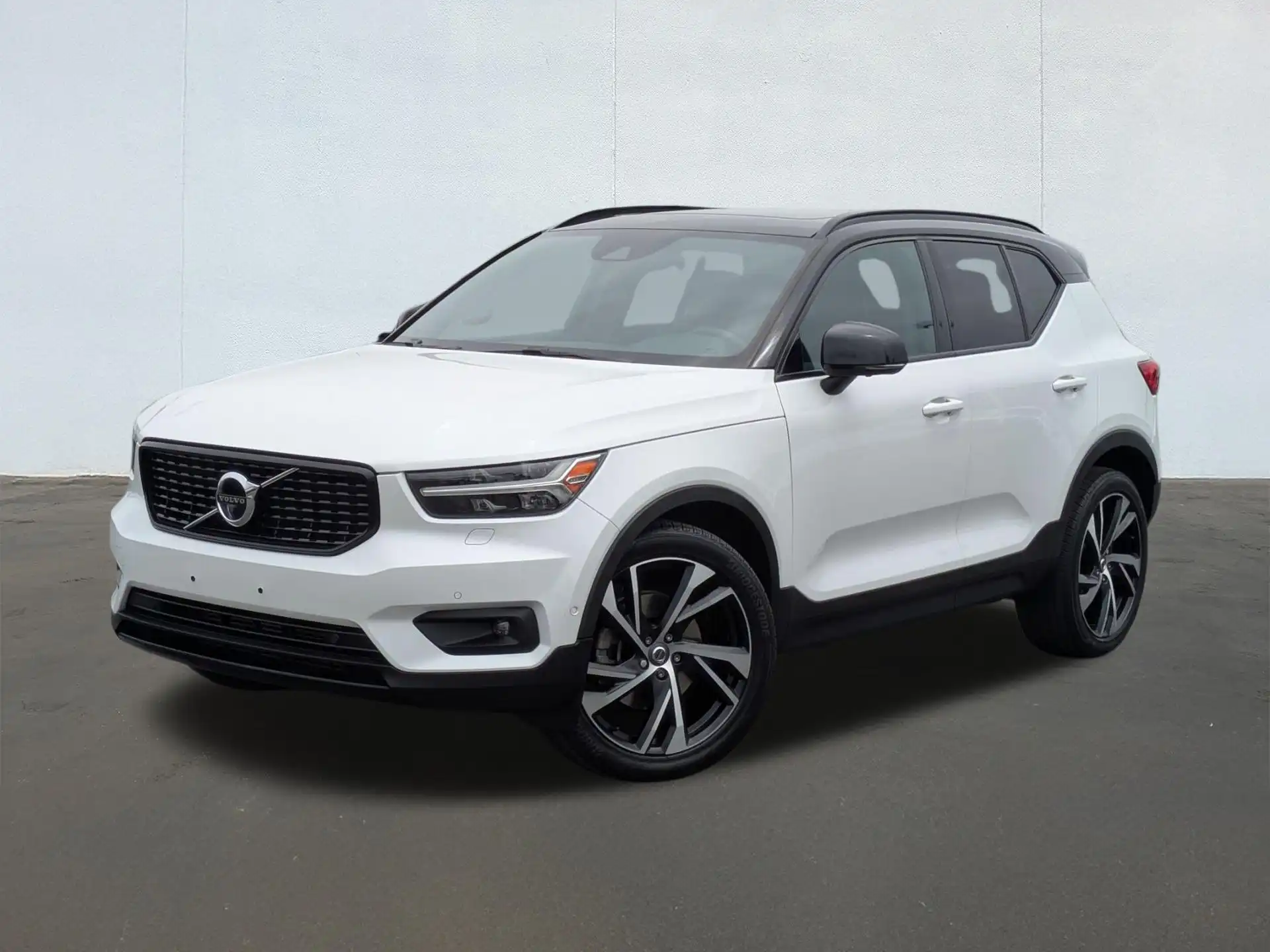 2021 Volvo XC40 T5 R-Design AWD's photo