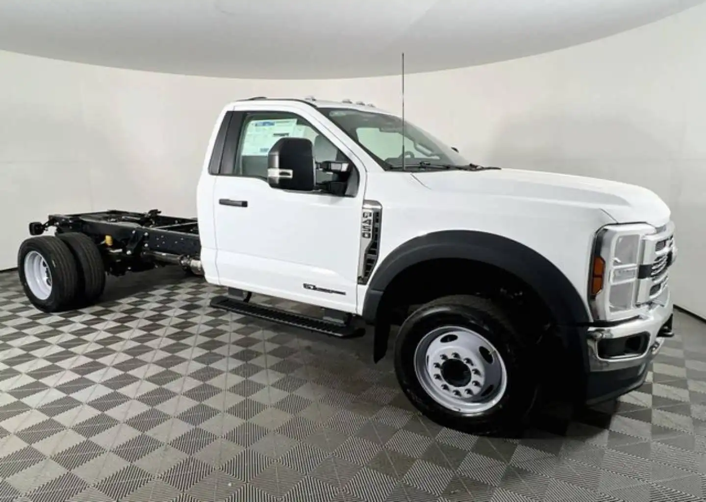 2026 Ford F-450 XL Regular Cab DRW 169 in's photo