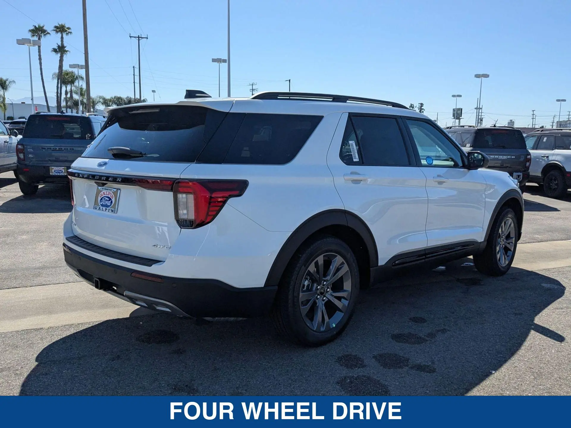2026 Ford Explorer Active 4WD photo 5