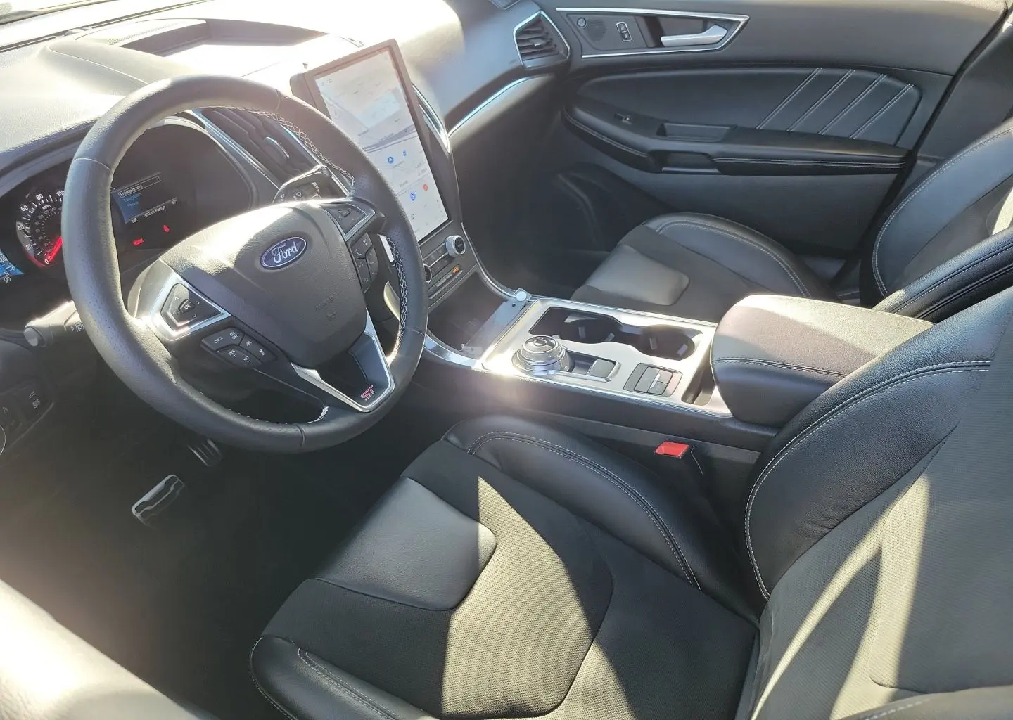 2023 Ford Edge ST AWD photo 3