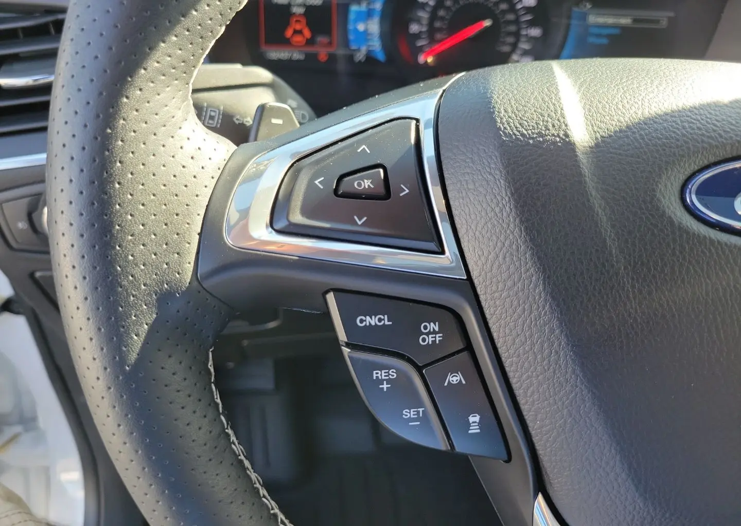 2023 Ford Edge ST AWD photo 5