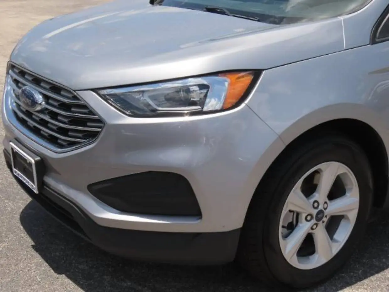 2022 Ford Edge SE AWD photo 3