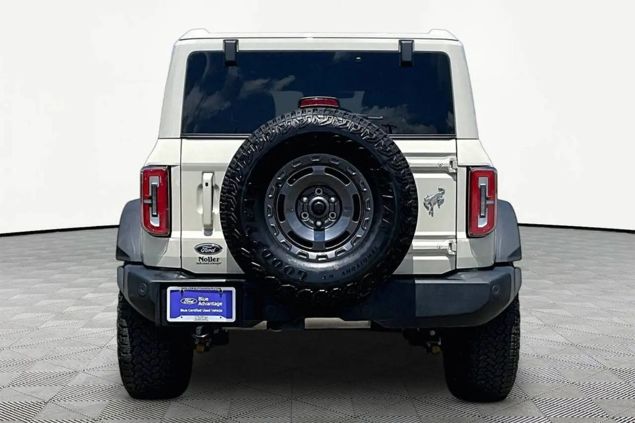 2025 Ford Bronco Outer Banks 4x4 photo 4
