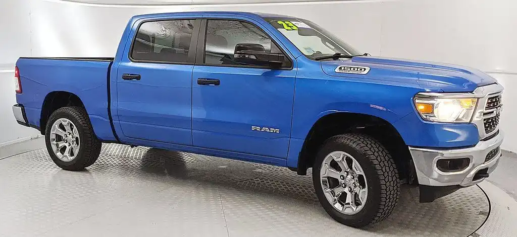 2023 RAM 1500 Big Horn/Lone Star 4x4 Crew Cab 5'7's photo