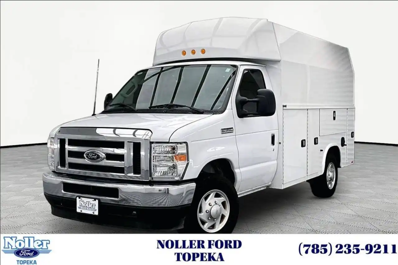 2025 Ford E-Series SRW E-350 Super Duty 138 in WB's photo