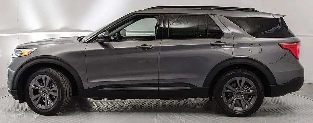 2024 Ford Explorer XLT RWD photo 5