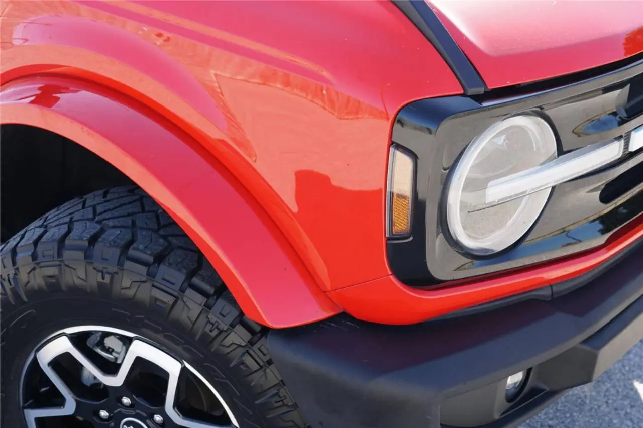 2022 Ford Bronco Outer Banks Advanced 4x4 photo 3