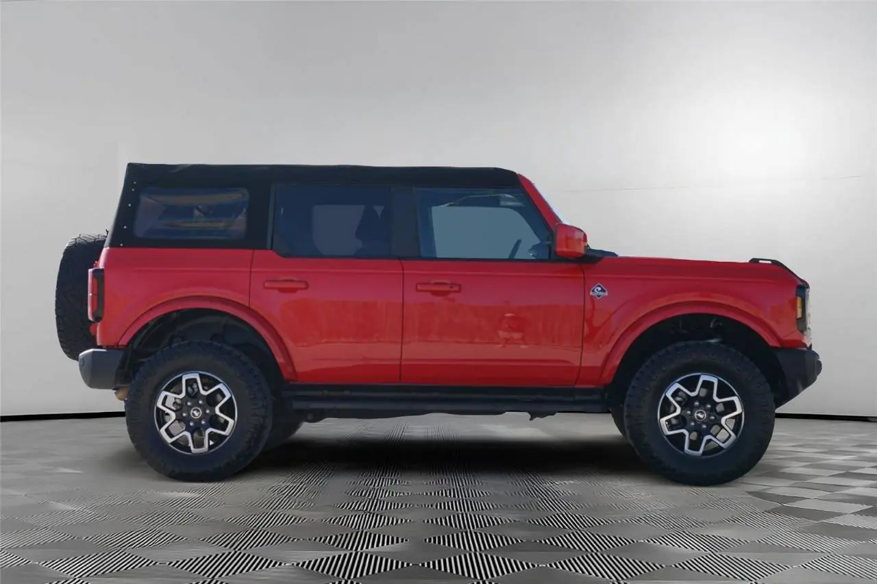 2022 Ford Bronco Outer Banks Advanced 4x4 photo 4