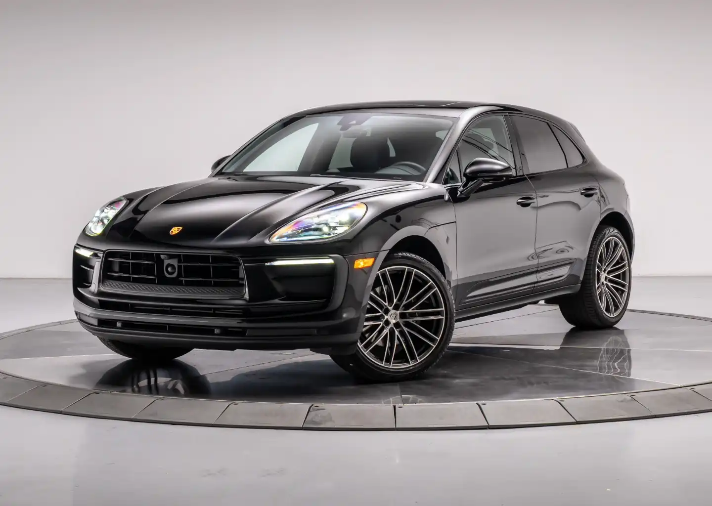 2024 Porsche Macan Base's photo