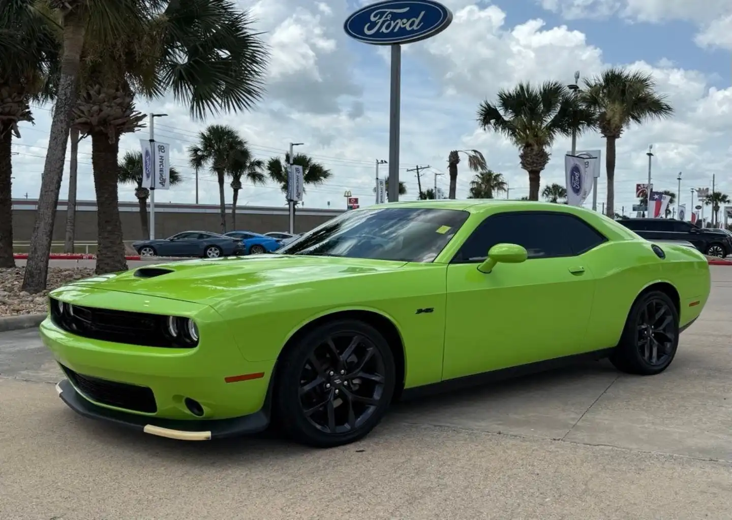 2023 Dodge Challenger R/T's photo
