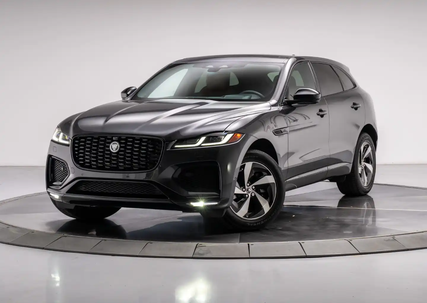 2026 Jaguar F-PACE P400 R-Dynamic S's photo