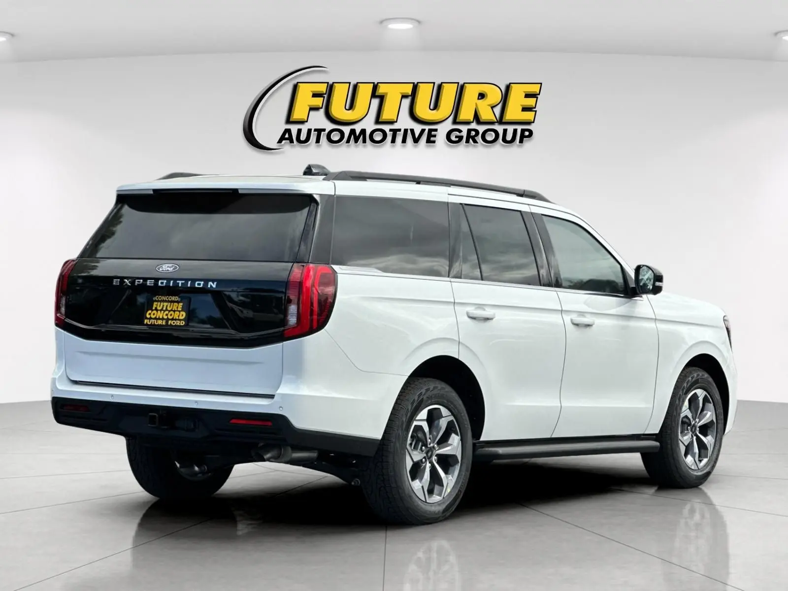 2027 Ford Expedition Active 4WD photo 3