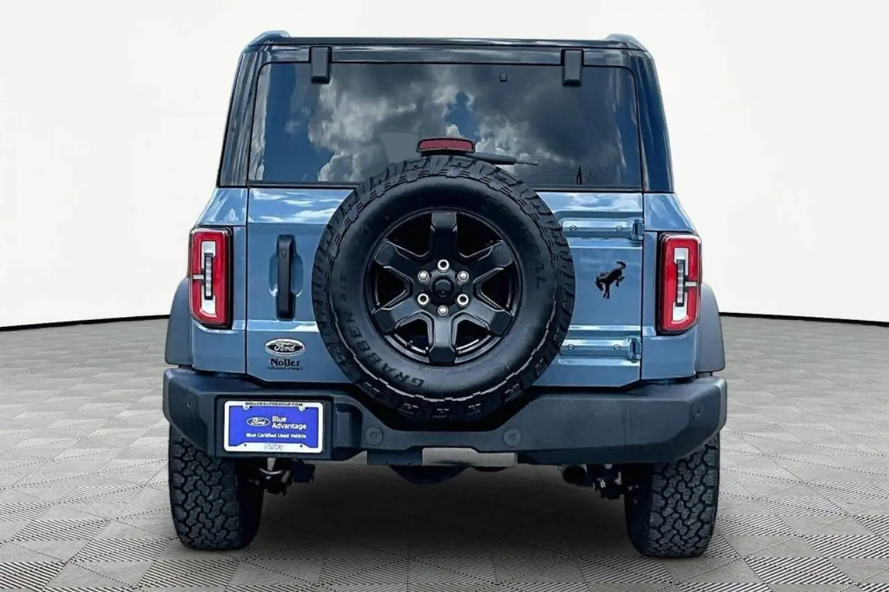 2025 Ford Bronco Outer Banks 4x4 photo 4