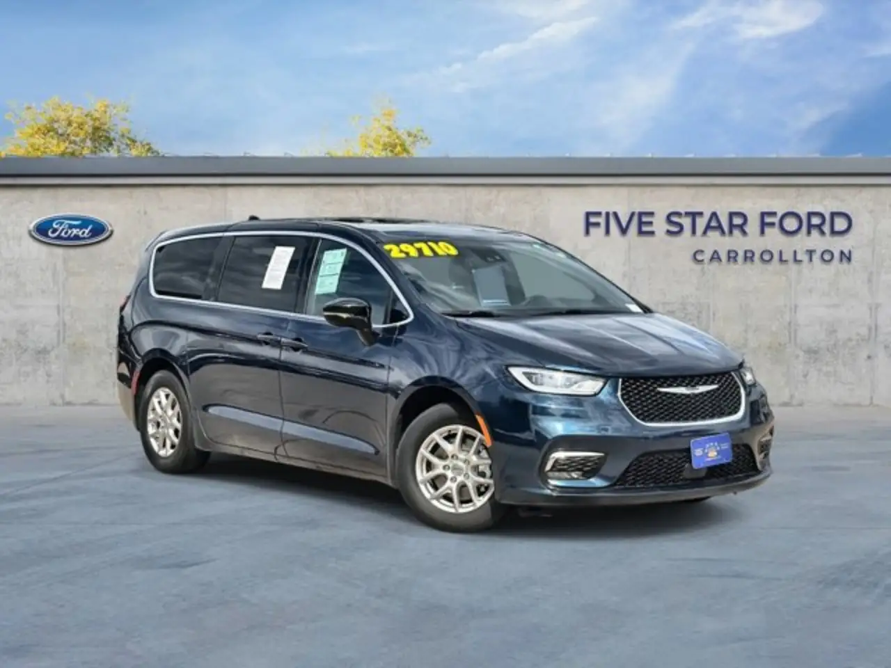 2025 Chrysler Pacifica Select photo 1