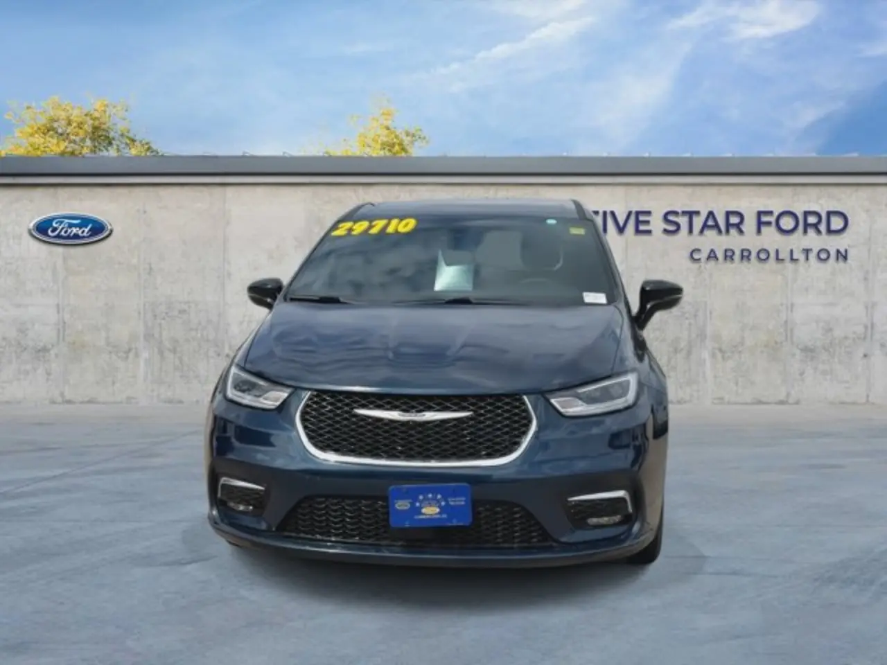 2025 Chrysler Pacifica Select photo 3