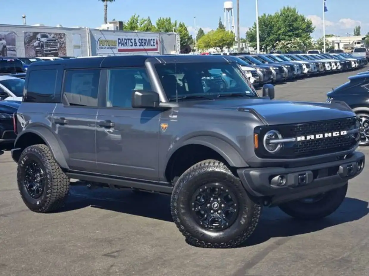 2026 Ford Bronco Badlands 4WD's photo