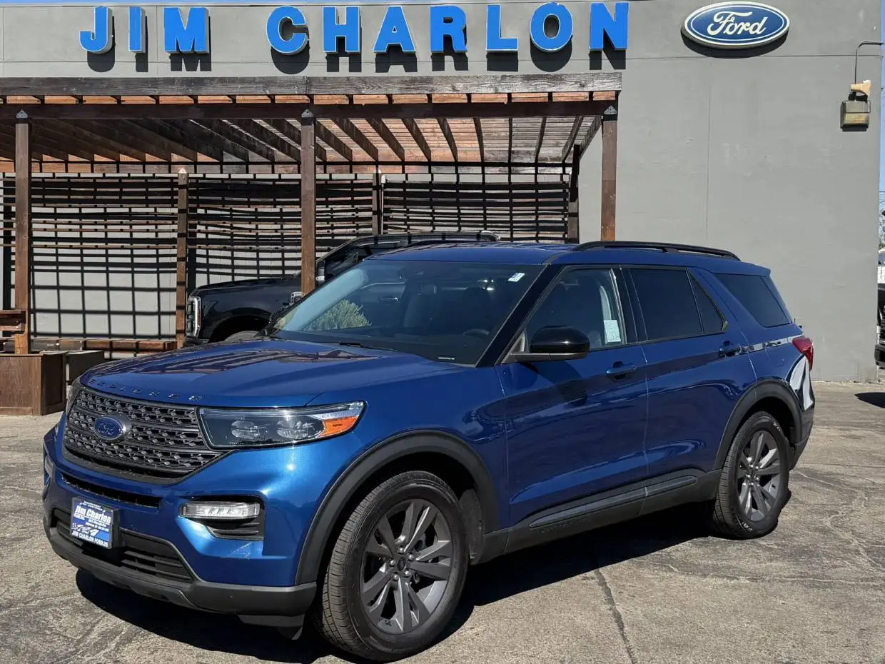 2023 Ford Explorer XLT RWD photo 1