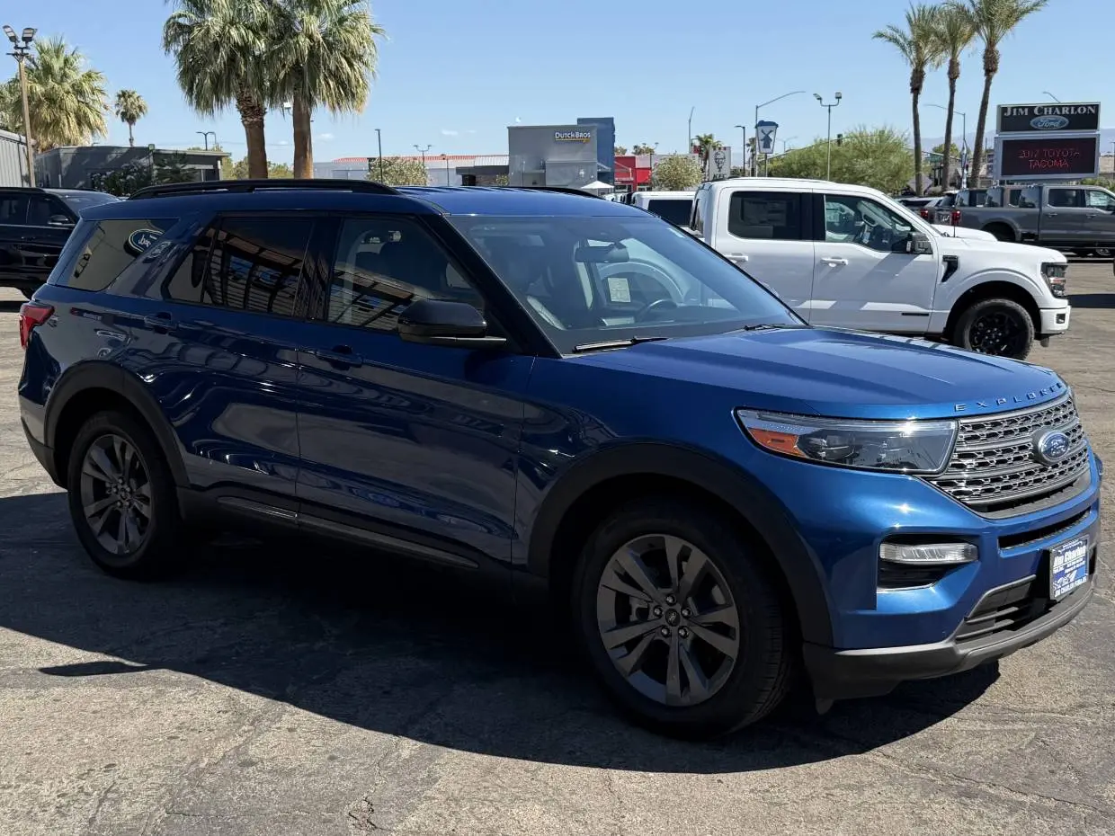 2023 Ford Explorer XLT RWD photo 3