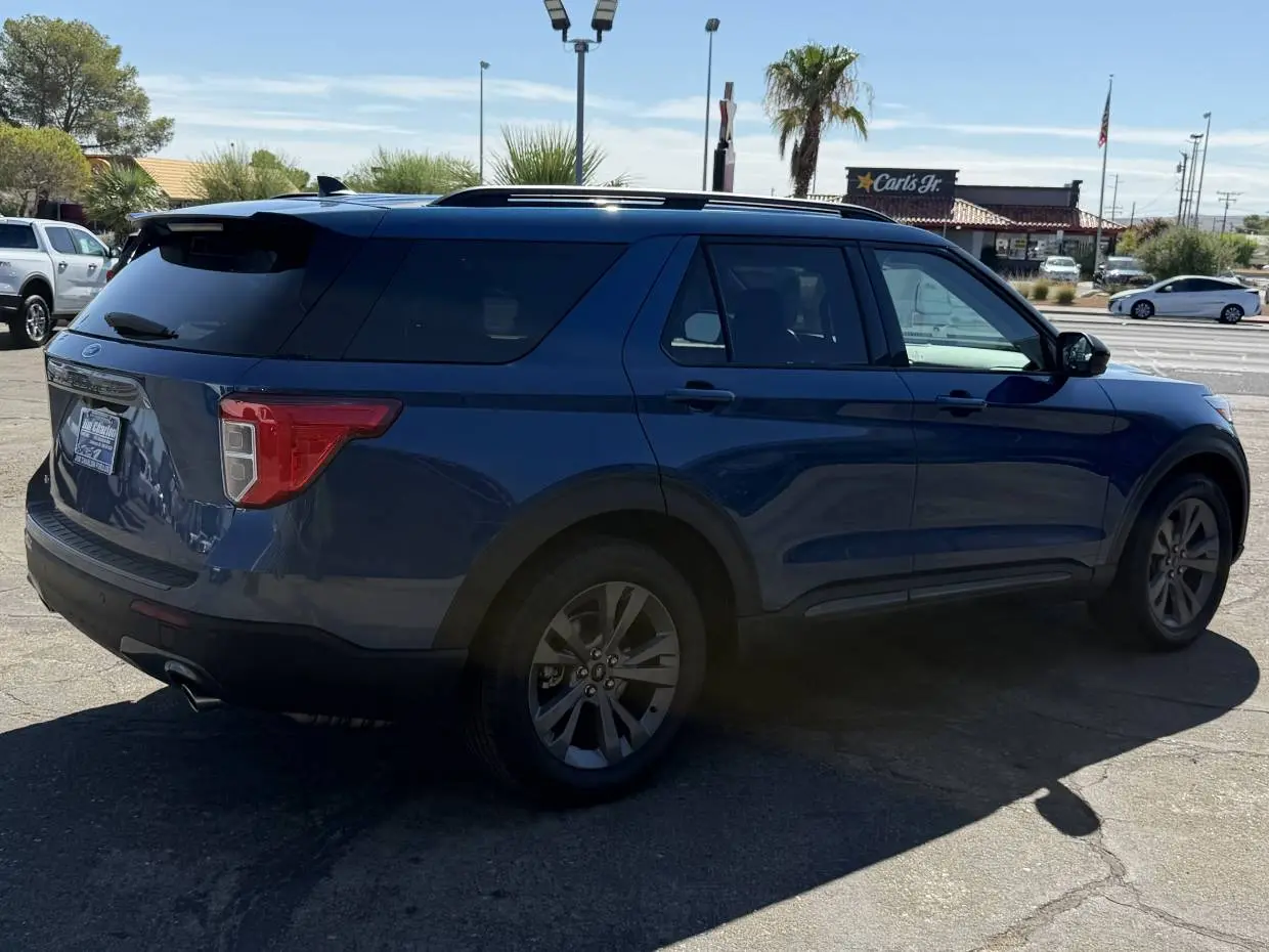 2023 Ford Explorer XLT RWD photo 4