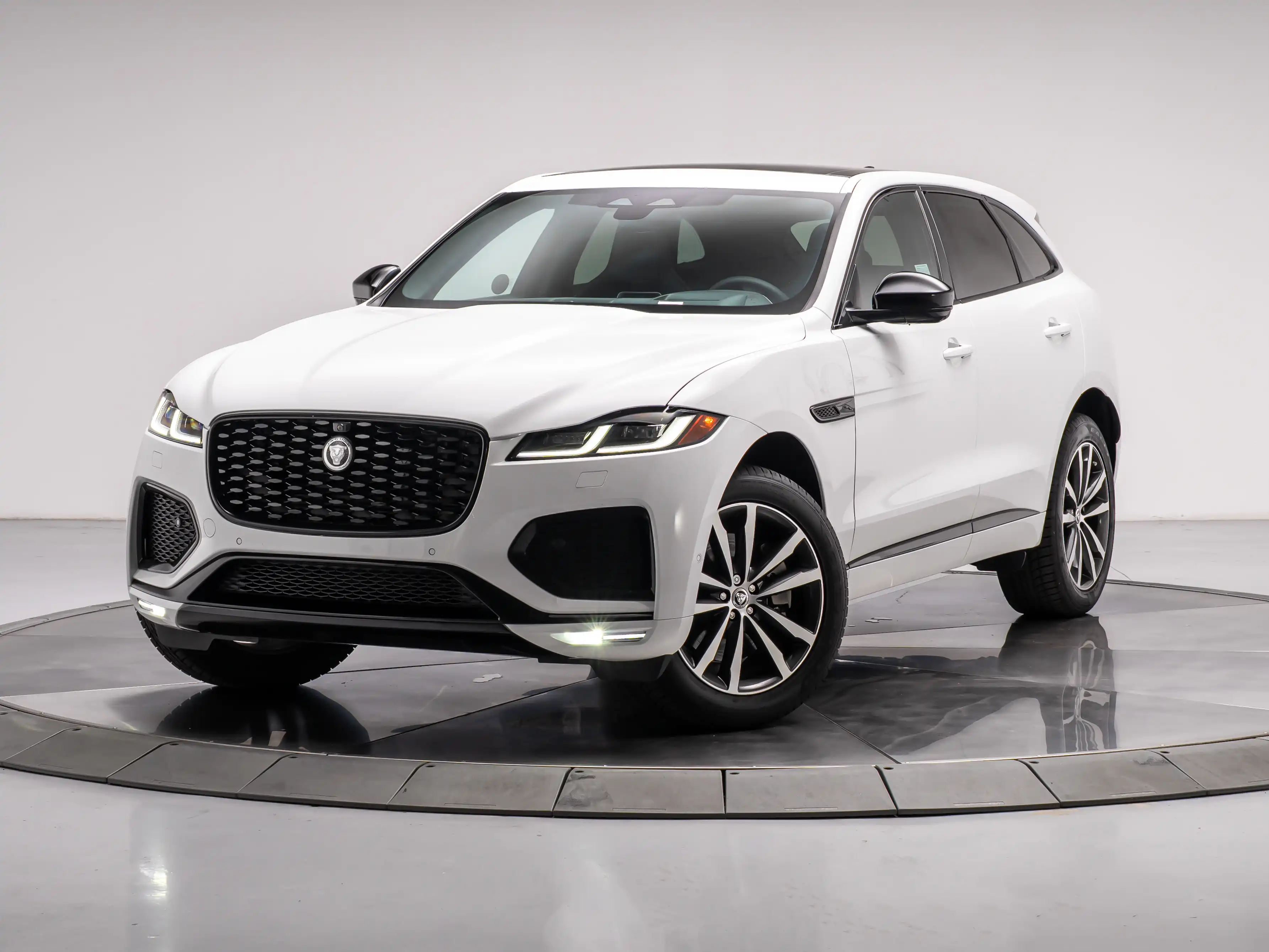 2026 Jaguar F-PACE P250 R-Dynamic S's photo