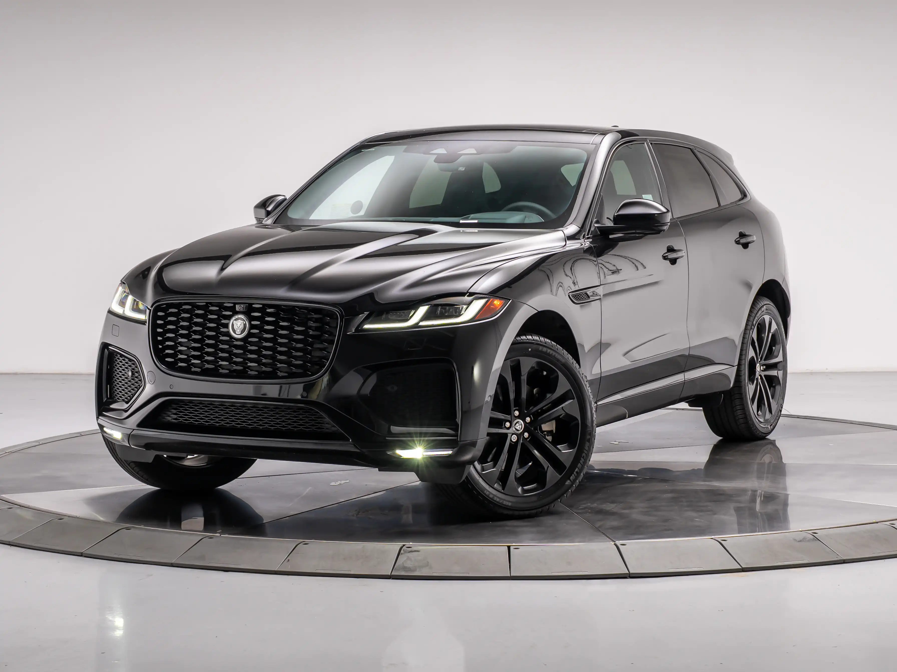 2026 Jaguar F-PACE P250 R-Dynamic S's photo