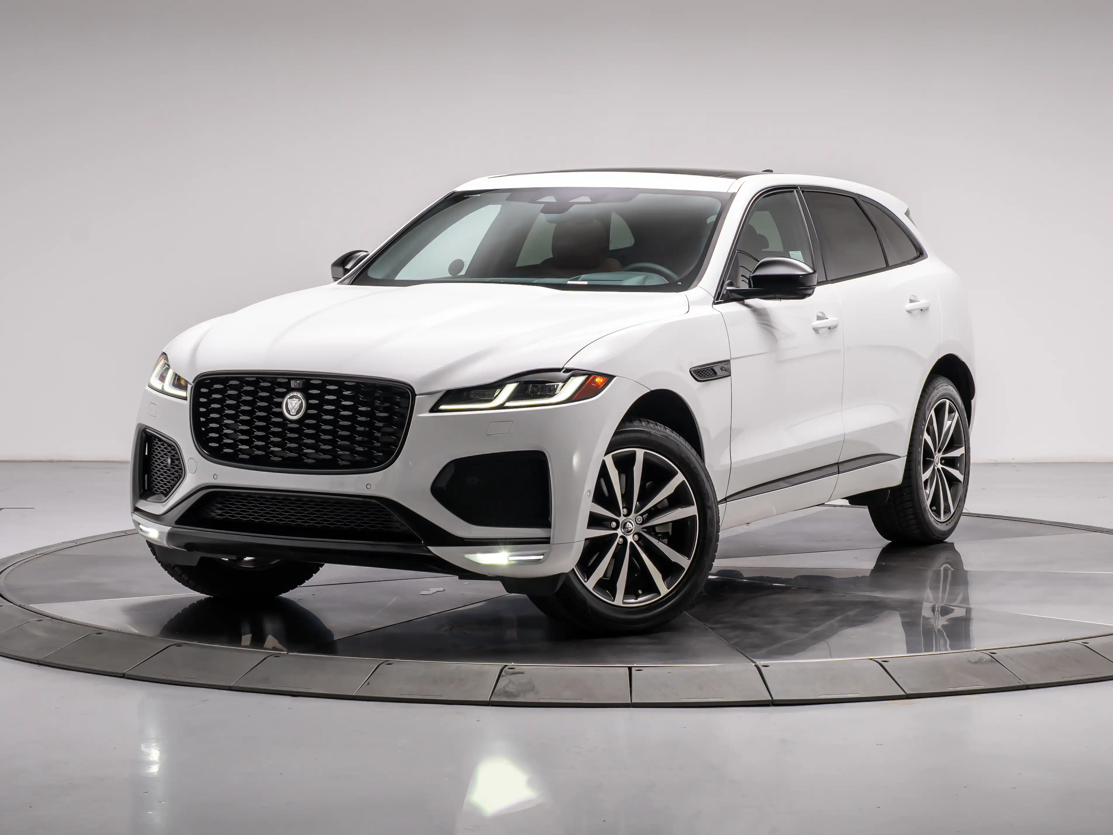 2026 Jaguar F-PACE P250 R-Dynamic S's photo
