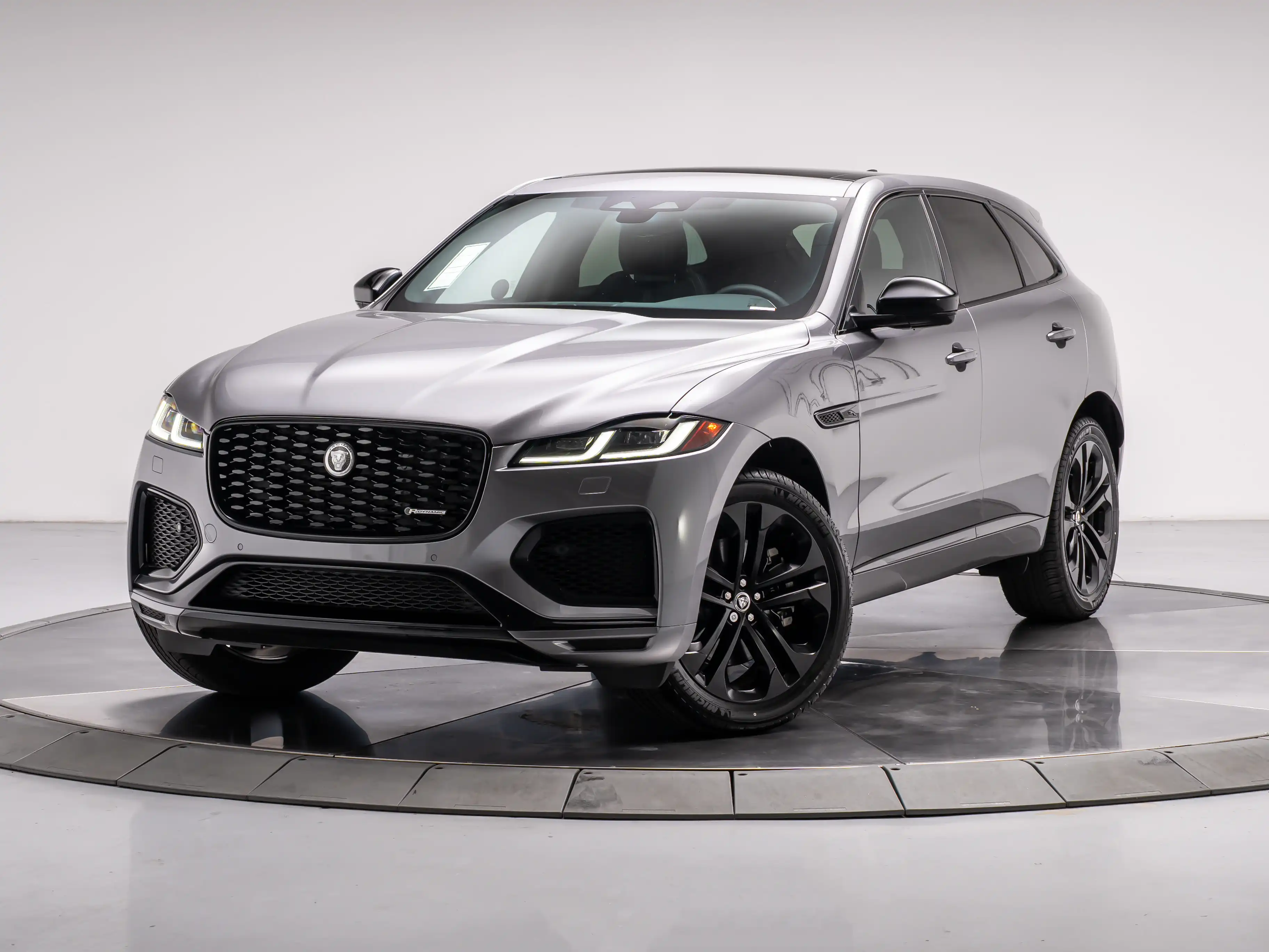2025 Jaguar F-PACE P400 R-Dynamic S's photo