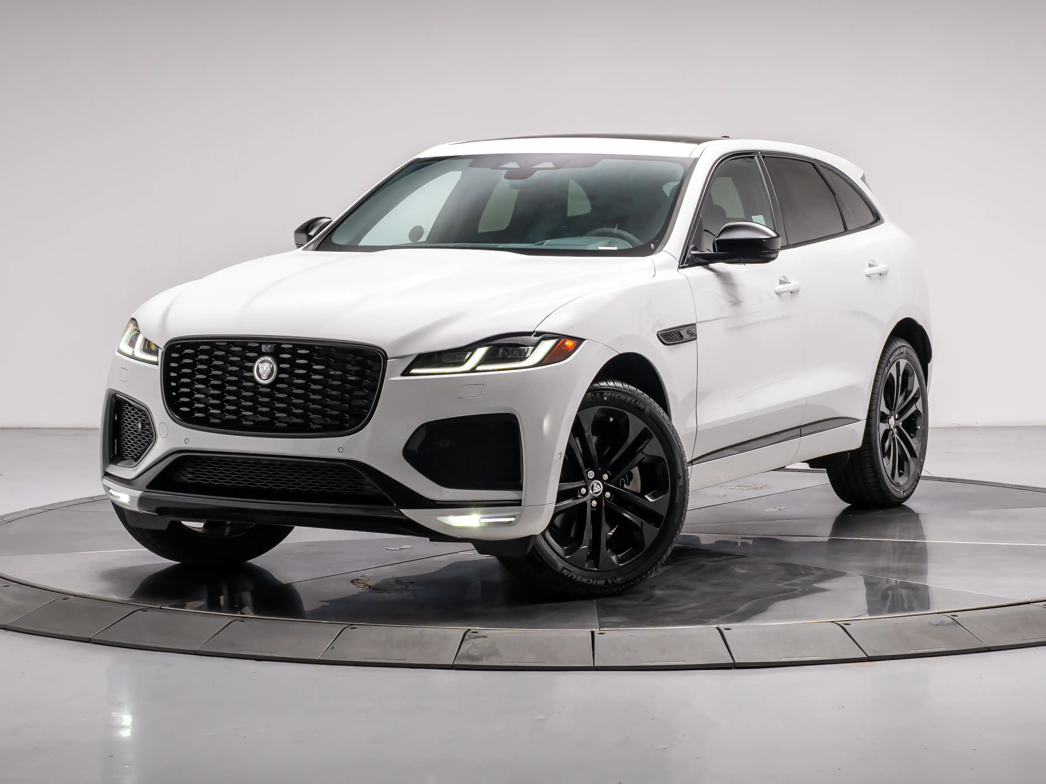 2026 Jaguar F-PACE P250 R-Dynamic S's photo