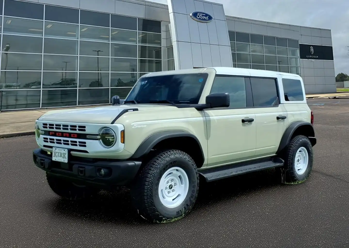 2026 Ford Bronco Heritage Edition 4x4's photo