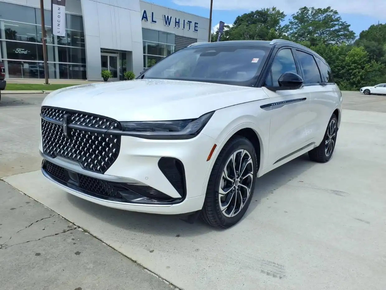 2026 Lincoln Nautilus Reserve AWD's photo
