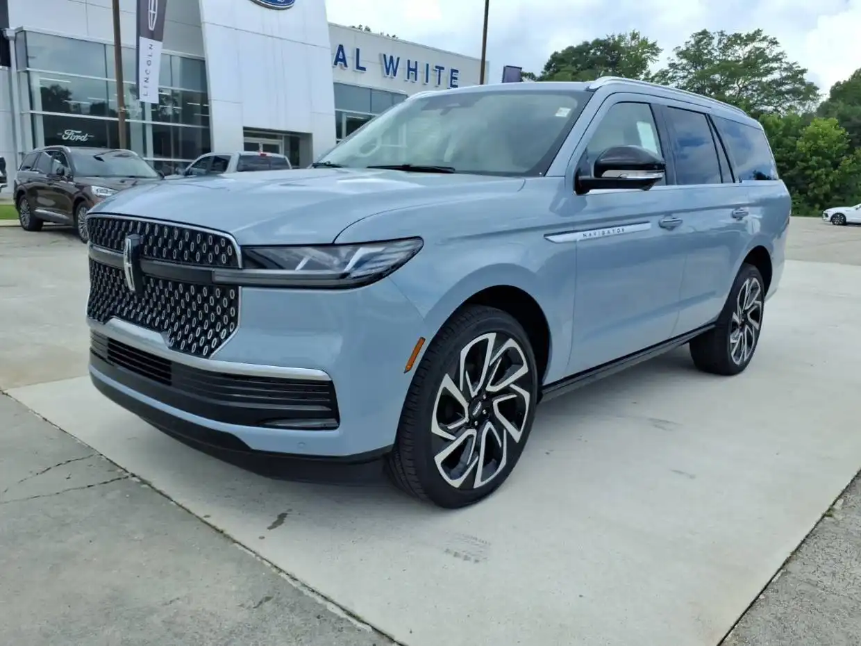 2027 Lincoln Navigator Reserve 4WD's photo