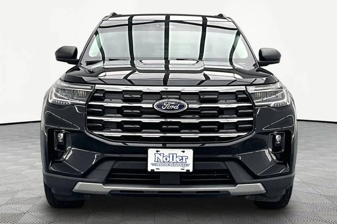 2025 Ford Explorer Active 4WD (PL535) photo 3