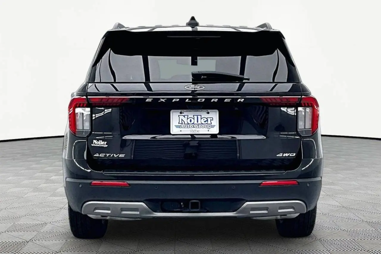 2025 Ford Explorer Active 4WD (PL535) photo 4