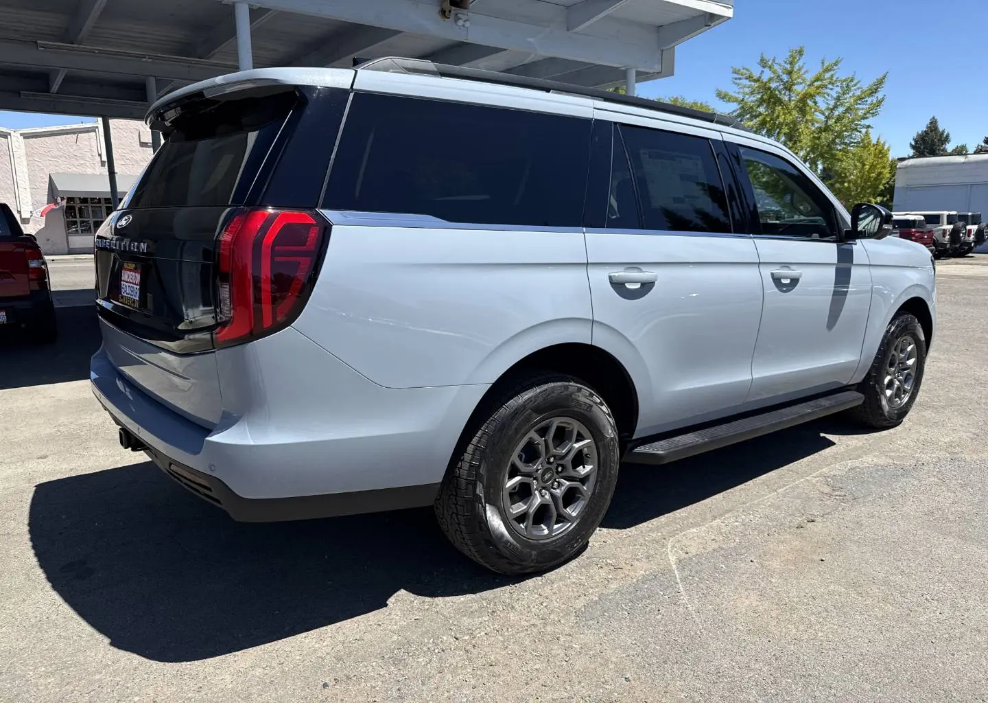 2027 Ford Expedition Active 4x4 photo 3