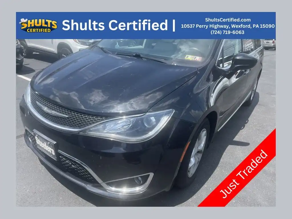 2017 Chrysler Pacifica Touring-L's photo