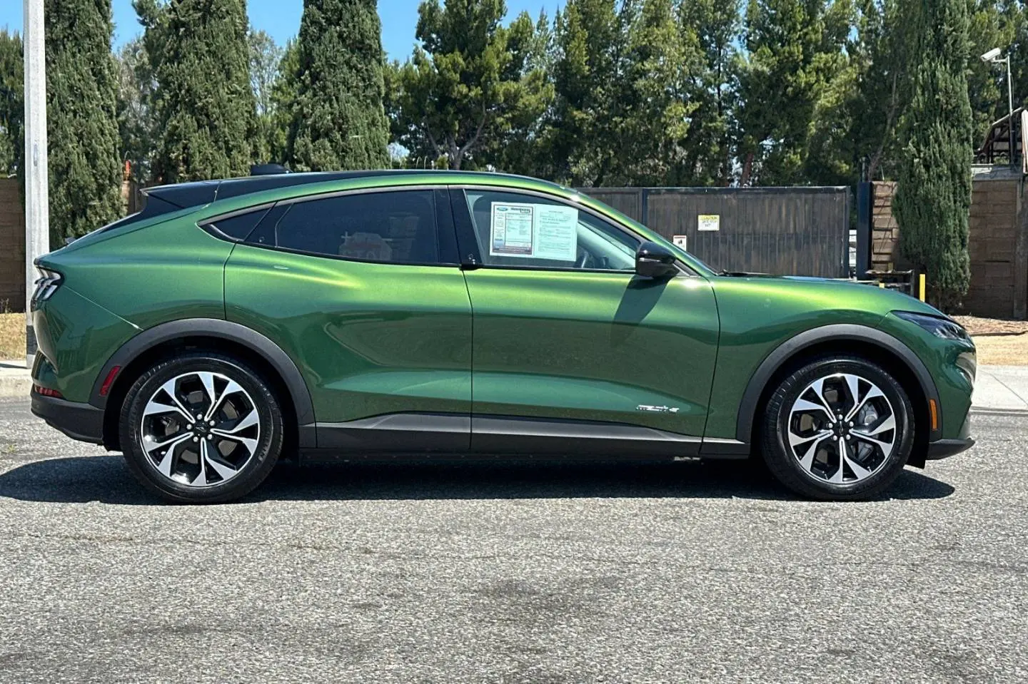 2025 Ford Mustang-Mach-e Select photo 3