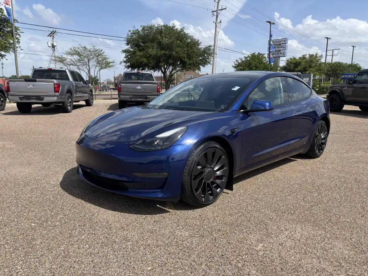 2023 Tesla Model 3 Performance's photo