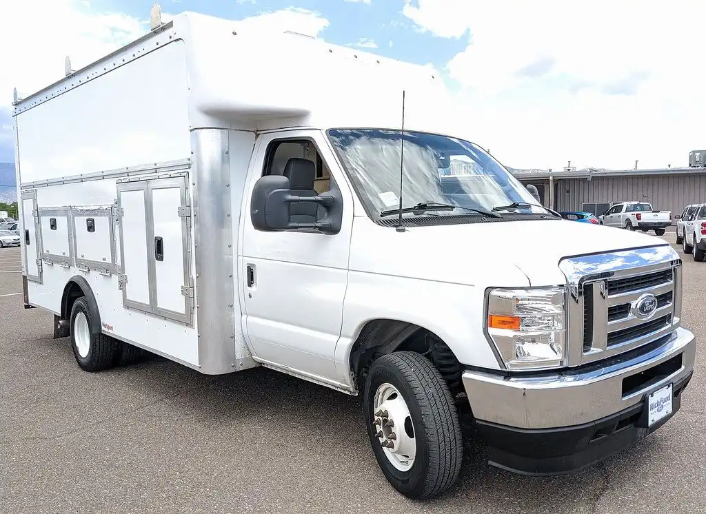 2025 Ford E-Series DRW E-450 Super Duty 158 in WB's photo