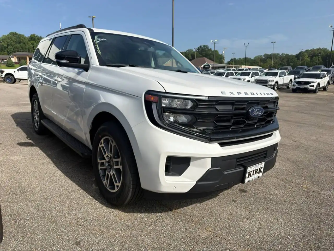 2026 Ford Expedition Active's photo