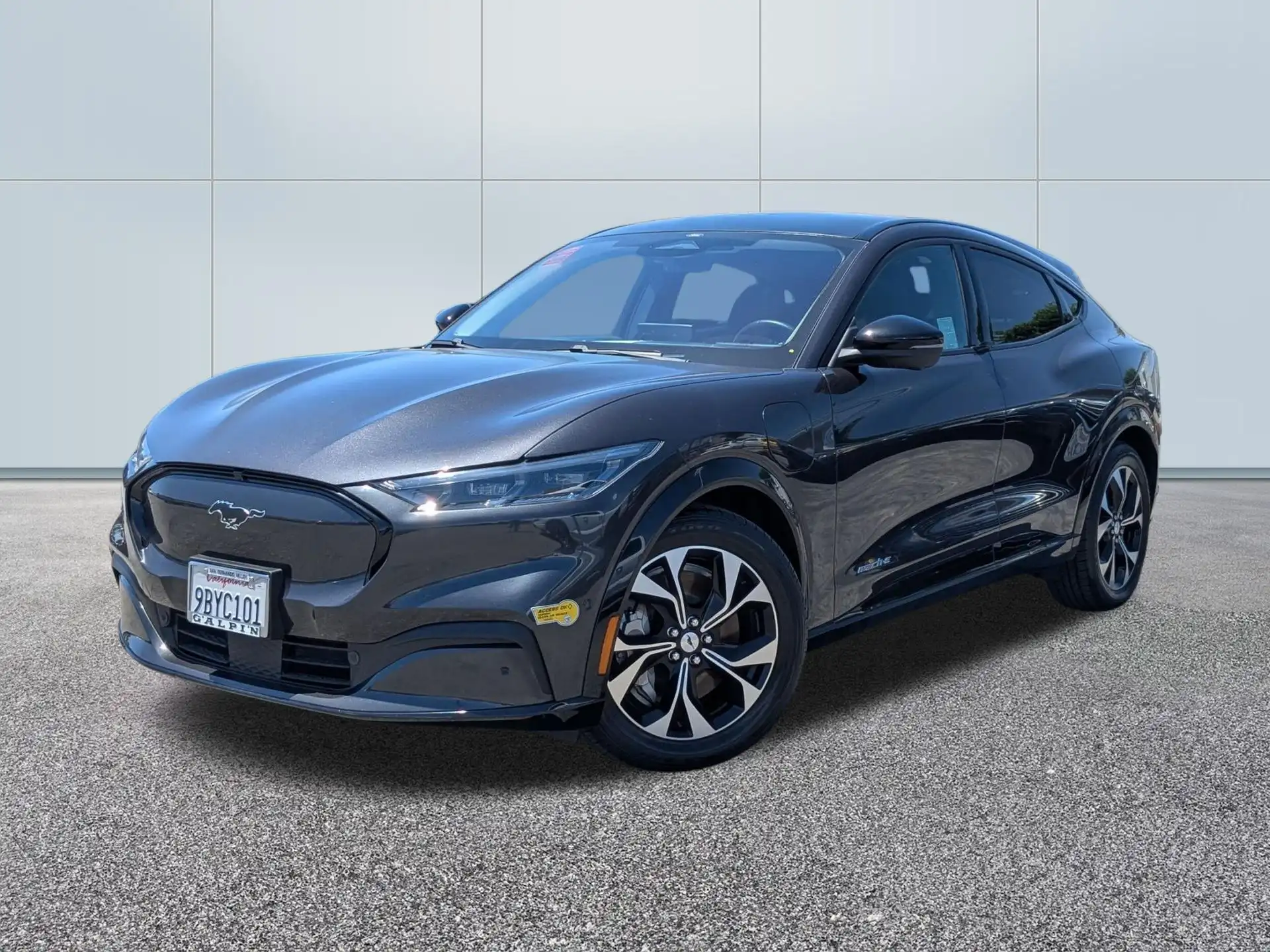 2022 Ford Mustang-Mach-e Premium's photo