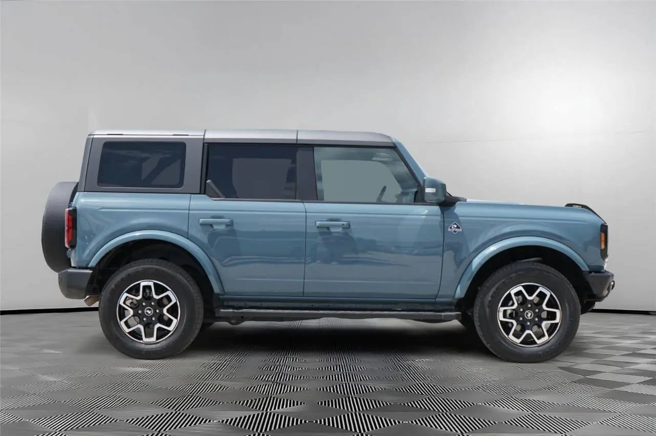 2022 Ford Bronco Outer Banks 4x4 photo 4