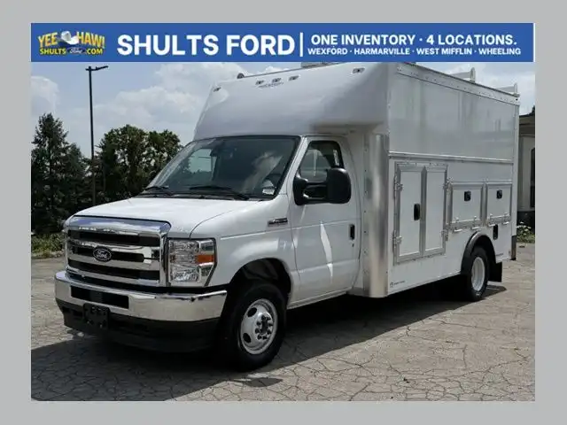 2026 Ford E-Series DRW E-450 Super Duty 158 in WB's photo