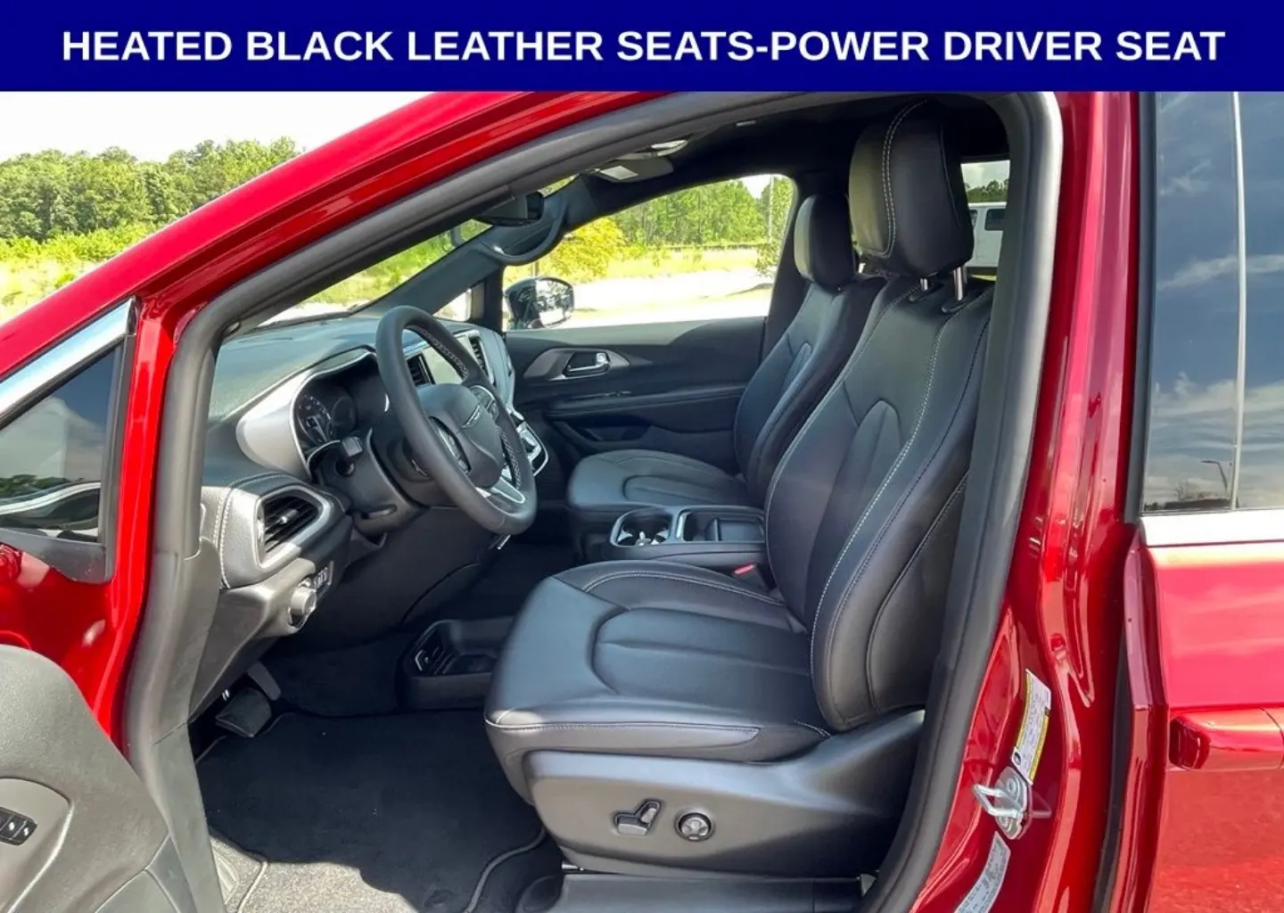2027 Chrysler Pacifica Select photo 3