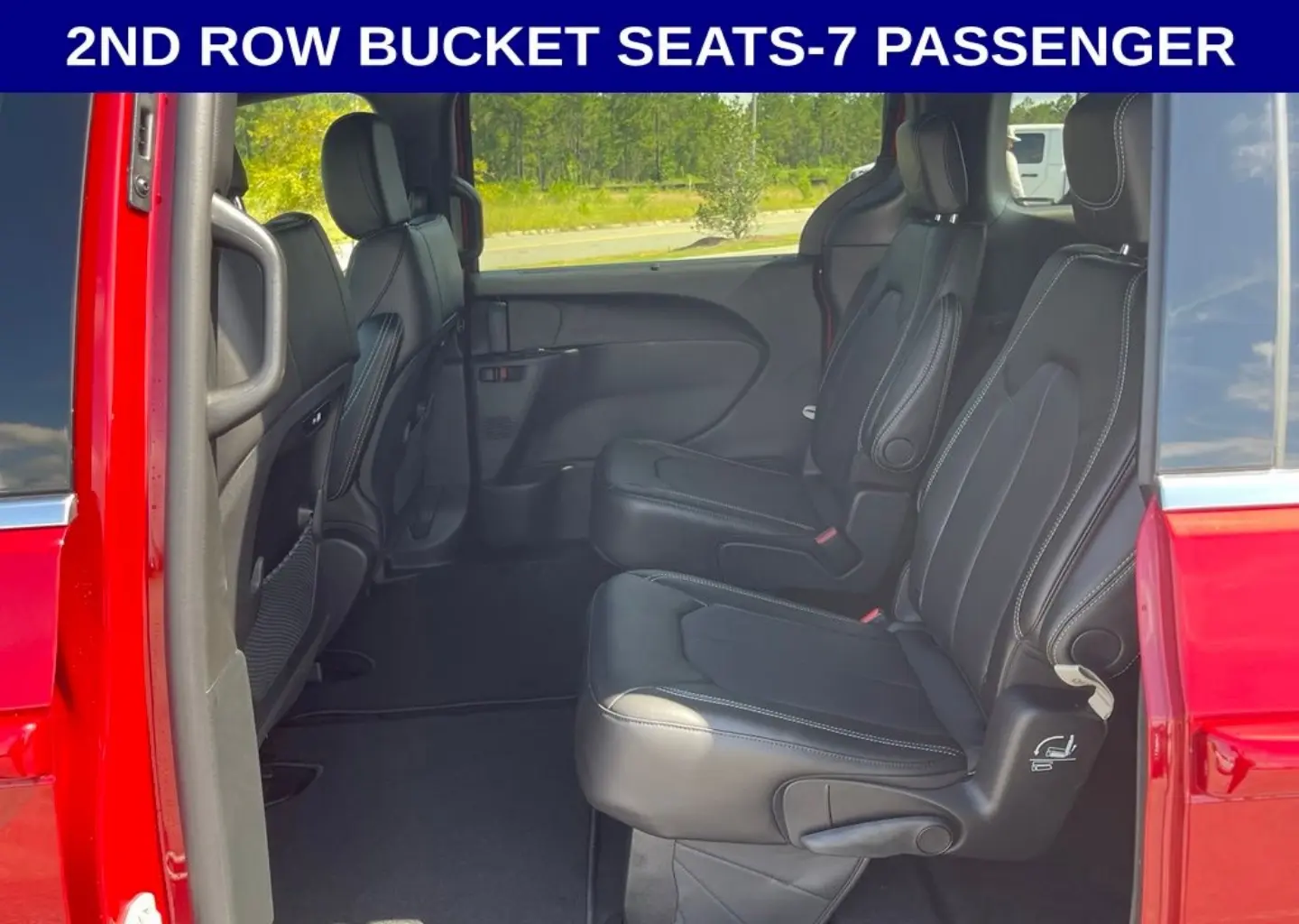 2027 Chrysler Pacifica Select photo 5