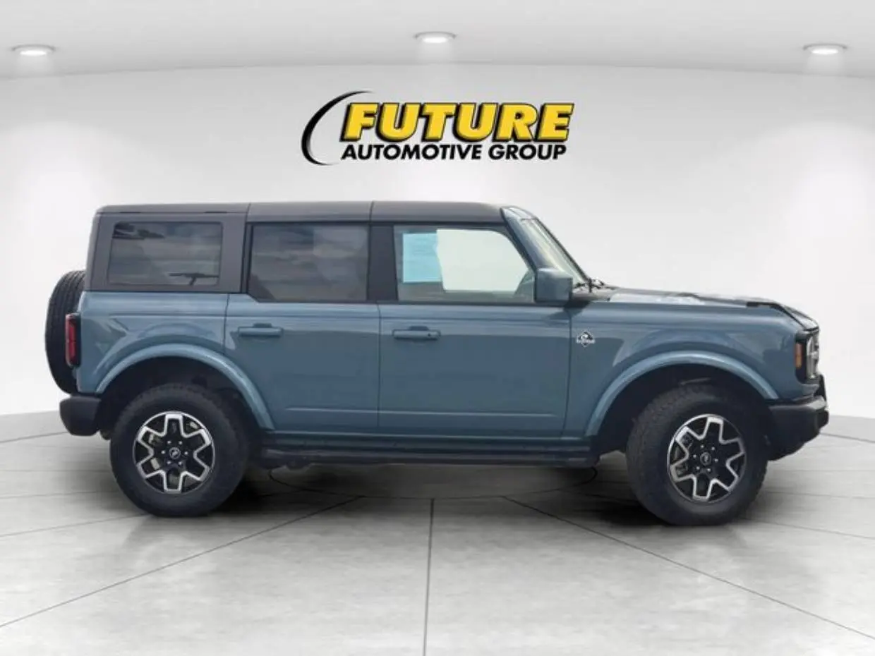 2022 Ford Bronco Outer Banks 4x4 photo 3