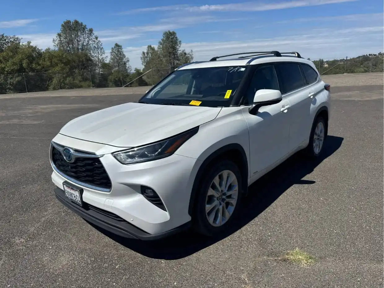2022 Toyota Highlander Limited Hybrid 4x4's photo
